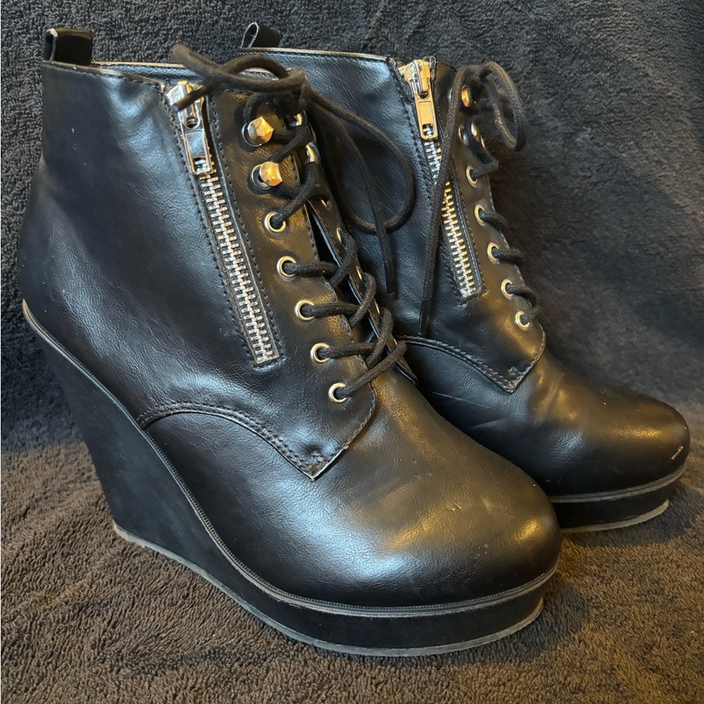 Torrid Black Lace Up Platform Wedge Booties Wide Width Ankle Boots size 10